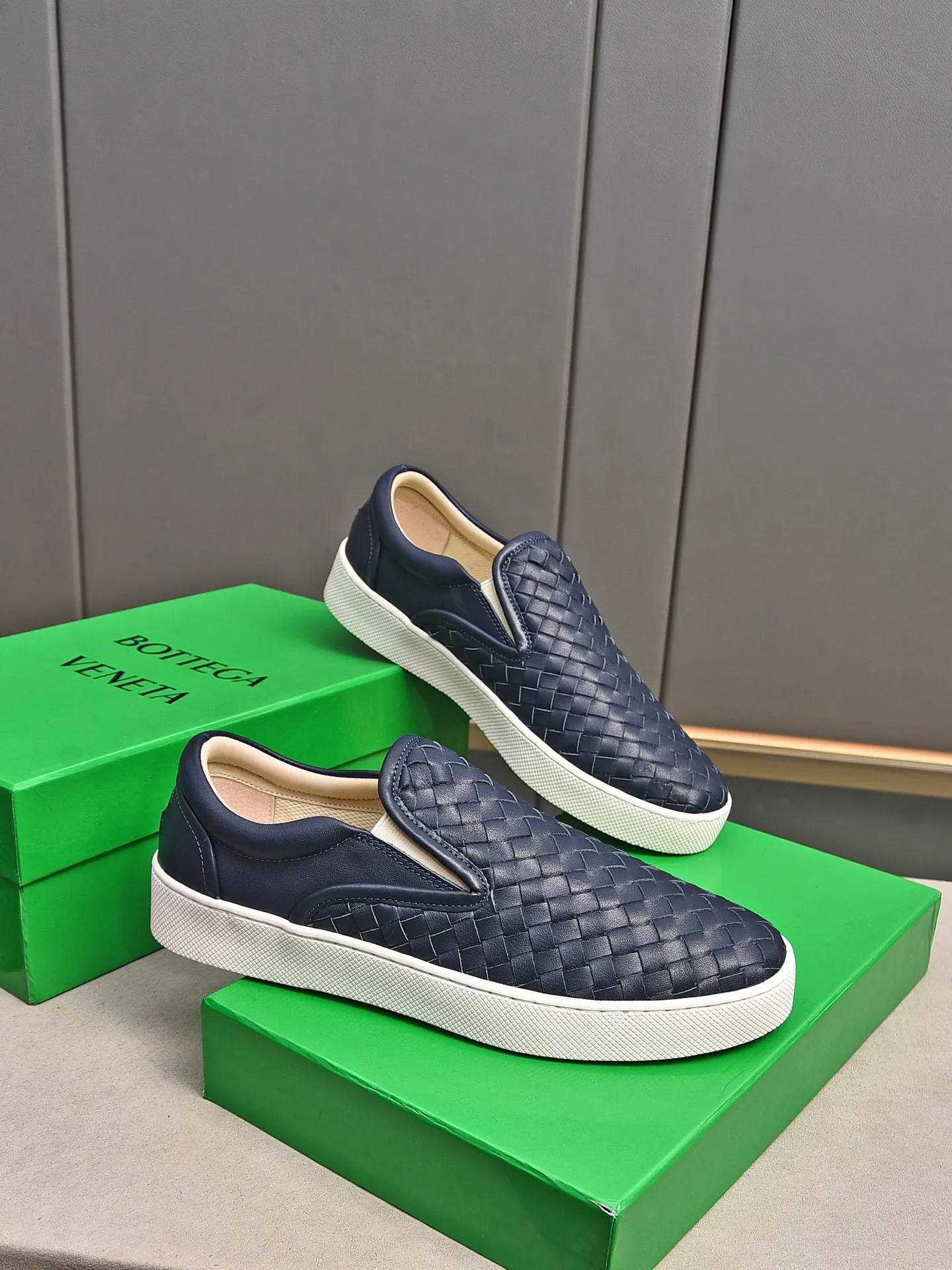 Men's shoes 💰480 [Sleeves series] BOTTEG* VENET* - high-end boutique Size: 38-44 (45 customized) BV new product, first-layer cowhide artificially woven classic style harmoniously blends with contemporary fashion temperament, rubber soles are light and flexible, water-dyed sheepskin pads! [Taobao, Tmall, and live streaming are the first choices]